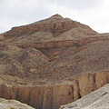 Quelle: Carmen Wolfram. El-Qurn, die natürliche Pyramidenspitze im Tal der Könige (Theben-West)